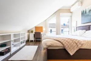 Architekturfotograf Schlafzimmer Masterbedroom mit Dachschräge