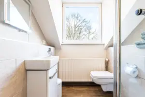 Immobilienfotograf Duschbad modernes Badezimmer Dachgeschoss