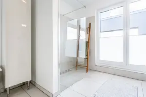 Immobilienfotograf moderndes Bad bodentiefe Dusche Penthouse