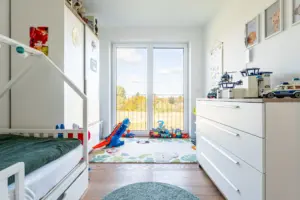 Immobilienfotografie aufgerauumtes Kinderzimmer nachhaltiges Bauen