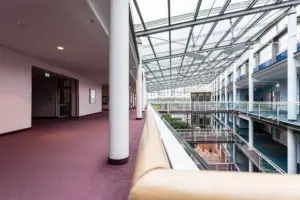 Unternehmensfotograf Bürogebäude Raumwirkung