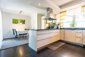 Immobilienfotografie Architektenhaus moderne Küche